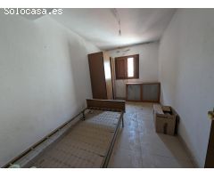 Casa de dos plantas en Somontín