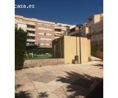 Se vende piso de planta baja en residencial en Adra.