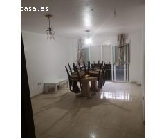 Se vende piso de planta baja en residencial en Adra.