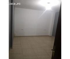 Se vende piso de planta baja en residencial en Adra.