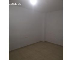 Se vende piso de planta baja en residencial en Adra.