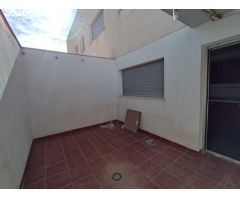 OPORTUNIDAD, SE VENDE ESTUPENDO ADOSADO EN LORQUÍ