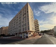 SE VENDE PISO EN ALMERIA.