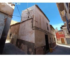 OPORTUNIDAD, SE VENDE CASA EN EL CENTRO DE JUMILLA