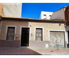 Se vende terreno para edificar con casa independiente