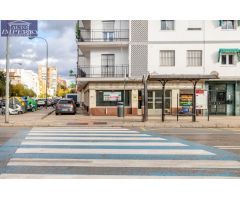 Localazo en esquina con mas de 30 metros de fachada. Avd de Dilar junto ambulatorio del Zaidín