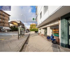 Localazo en esquina con mas de 30 metros de fachada. Avd de Dilar junto ambulatorio del Zaidín