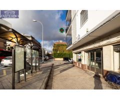 Localazo en esquina con mas de 30 metros de fachada. Avd de Dilar junto ambulatorio del Zaidín
