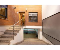 Casa exclusiva junto a Acera del Darro. Pleno centro de Granada. Seminueva y con ascensor propio