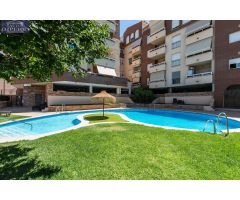 Precioso ático dúplex con 2 dormitorios, garaje y trastero en Granada.