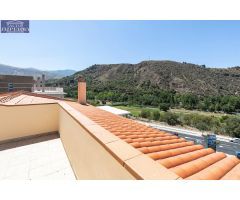 Precioso ático dúplex con 2 dormitorios, garaje y trastero en Granada.