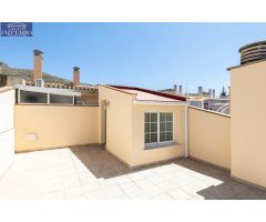 Precioso ático dúplex con 2 dormitorios, garaje y trastero en Granada.