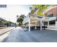 Venta por jubilación, de local + cafetería + restaurante en Armilla, frente a la parada del Metro.