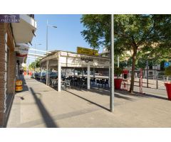 Venta por jubilación, de local + cafetería + restaurante en Armilla, frente a la parada del Metro.