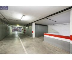 Comoda plaza de garaje en Villarejo, junto Camino de Ronda. Cerca de parada de bus y metro.