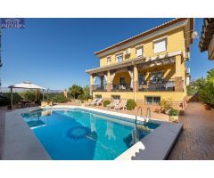 Bonito Chalet en Santa Marta, Gójar.