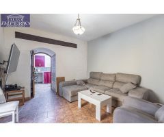Bonita casa cueva con garaje en pleno centro de Guadix.