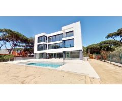 FANTASTICA CASA INDEPENDIENTE EN LA MANZANA DE ORO DE GAVA MAR