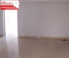 Se vende magnifico local a pie de calle 296 m2, AV Aguilera