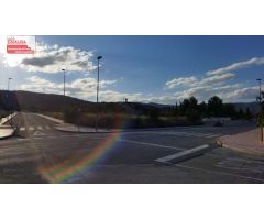 SOLAR URBANIZADO QUE SEGÚN LA NORMATIVA DA PARA HACER 6 ADOSADOS.