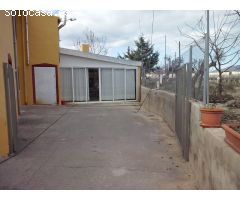 Parcela de 41.000m2 con 3 viviendas y almacen