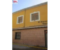 Edificio con local comercial. 421 m2 construidos.Villena
