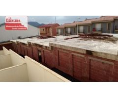 Lote de 5 adosados en construcción en Onil