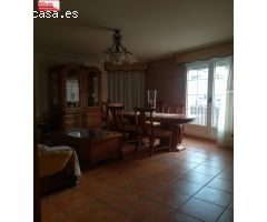 Estupenda casa dividida en piso y dúplex con 2 garajes