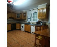Estupenda casa dividida en piso y dúplex con 2 garajes