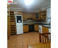 Estupenda casa dividida en piso y dúplex con 2 garajes