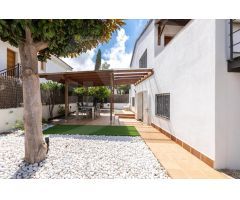 UNA GRAN CASA PARA 2 FAMILIAS