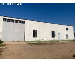 SE VENDE NAVE CON VIVIENDA