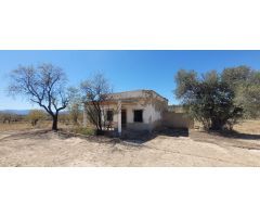Casa de campo para reformar en Villar del Arzobispo.