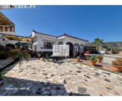 SE VENDE ESPECTACULAR CHALET EN SANTA AMALIA - CAÑADA DEL MAESTRO