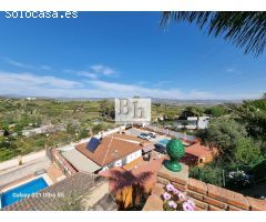 SE VENDE ESPECTACULAR CHALET EN SANTA AMALIA - CAÑADA DEL MAESTRO