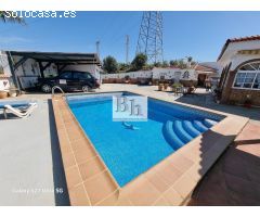 SE VENDE ESPECTACULAR CHALET EN SANTA AMALIA - CAÑADA DEL MAESTRO