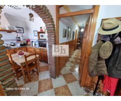 SE VENDE ESPECTACULAR CHALET EN SANTA AMALIA - CAÑADA DEL MAESTRO