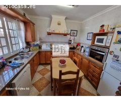 SE VENDE ESPECTACULAR CHALET EN SANTA AMALIA - CAÑADA DEL MAESTRO