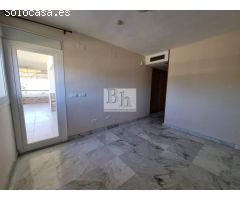 BLANHOGAR VENDE EN EXCLUSIVA ESTA MAGNIFICA VIVIENDA EN URB. SOL ANDALUSI