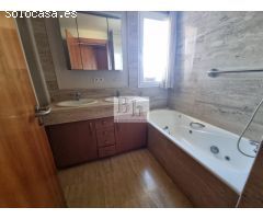 BLANHOGAR VENDE EN EXCLUSIVA ESTA MAGNIFICA VIVIENDA EN URB. SOL ANDALUSI