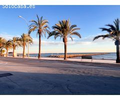 Tu hogar junto al Mediterráneo: adosado en primera línea de playa!