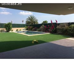 Donde la Arquitectura Abraza la Naturaleza: Una Casa para Vivir y Sentir”