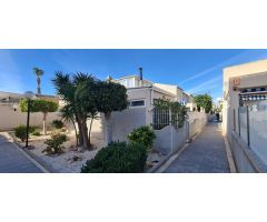 Casa en planta baja con solárium cerrado en Aguas Nuevas