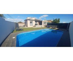 CHALET PAREADO CON PISCINA Y GRAN PARCELA EN LOS BALCONES,
