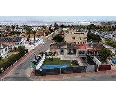 CHALET PAREADO CON PISCINA Y GRAN PARCELA EN LOS BALCONES,