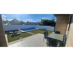 CHALET PAREADO CON PISCINA Y GRAN PARCELA EN LOS BALCONES,