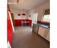 CHALET PAREADO CON PISCINA Y GRAN PARCELA EN LOS BALCONES,