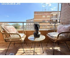 Exclusivo piso de 2 dormitorios con terraza, patio privado y piscina comunitaria.