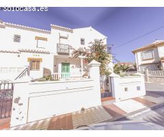 Estupenda casa adosada en venta en Calahonda con vistas al mar