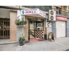 Se venden 2 locales: uno en funcionamiento como cafetería y otro contiguo con salida a C/ Eslava!